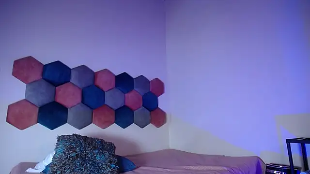 Snapshot of liz-beths chatting on 02-05-25, 01:22 liz-beths online show from 02-05-25, 01:22