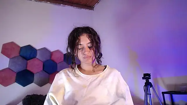 Snapshot of liz-beths chatting on 02-06-25, 04:36 liz-beths online show from 02-06-25, 04:36