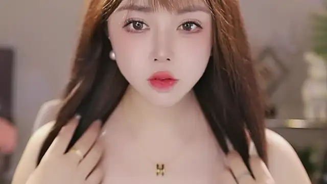 Qiaoqiao  online show from 02-25-26, 01:22