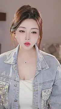 Qiaoqiao  online show from 12-20-25, 04:10