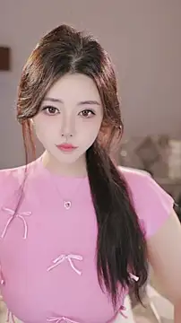 Qiaoqiao  online show from 12-22-25, 04:51