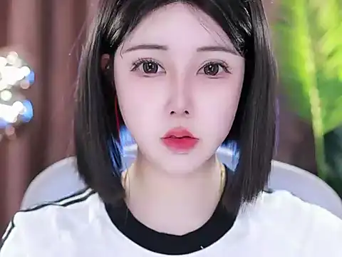 Qiaoqiao  online show from 03-22-25, 09:24
