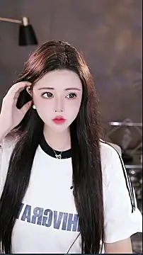 Qiaoqiao  online show from 12-05-25, 04:16