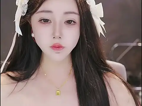 Qiaoqiao  online show from 11-12-25, 02:21