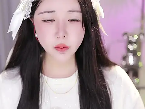 Qiaoqiao  online show from 10-07-25, 04:57