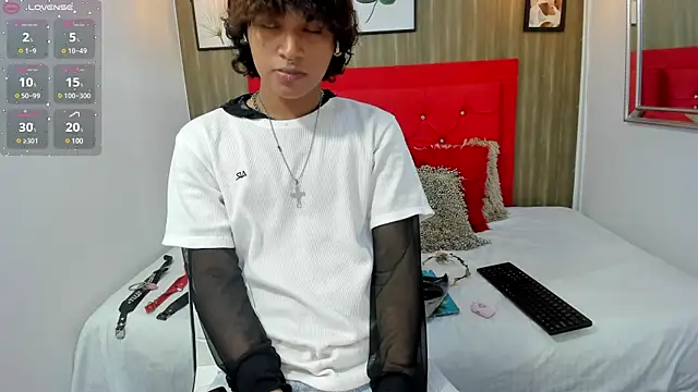 Snapshot of axel_ps chatting on 03-18-25, 10:04 axel ps online show from 03-18-25, 10:04