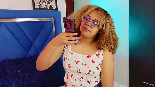 NiaColusi online show from 02-13-26, 02:50