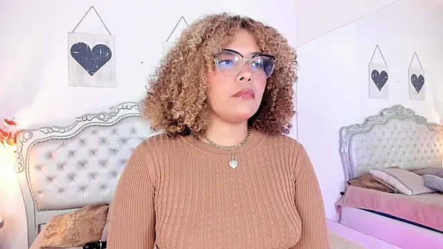 NiaColusi online show from 01-13-26, 08:13