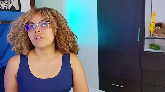 NiaColusi online show from 02-12-26, 03:01