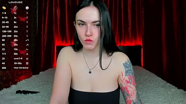 Snapshot of Witch_Lady chatting on 05-15-26, 06:11 Witch Lady online show from 05-15-26, 06:11