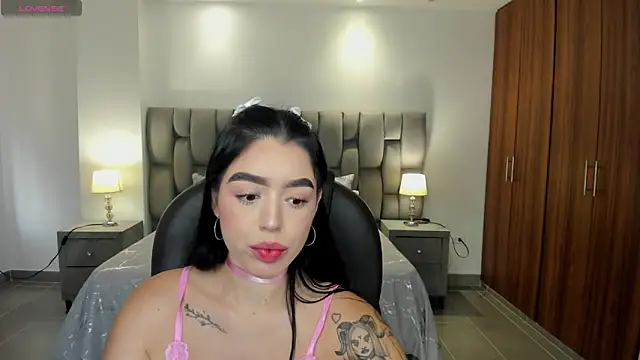 zoee jackson online show from 06-04-26, 07:51
