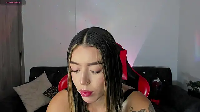 Snapshot of zoee_jackson chatting on 11-14-25, 01:20 zoee jackson online show from 11-14-25, 01:20