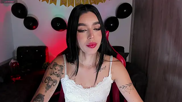 Snapshot of zoee_jackson chatting on 04-18-26, 04:04 zoee jackson online show from 04-18-26, 04:04