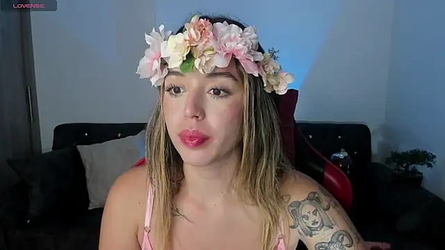 Snapshot of zoee_jackson chatting on 11-26-25, 02:55 zoee jackson online show from 11-26-25, 02:55