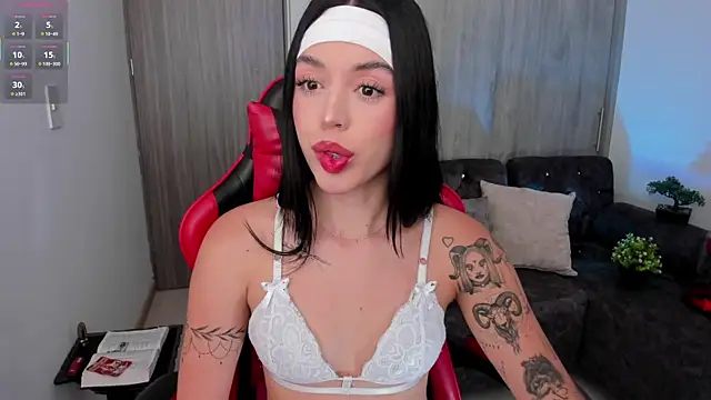 Snapshot of zoee_jackson chatting on 02-19-26, 05:21 zoee jackson online show from 02-19-26, 05:21