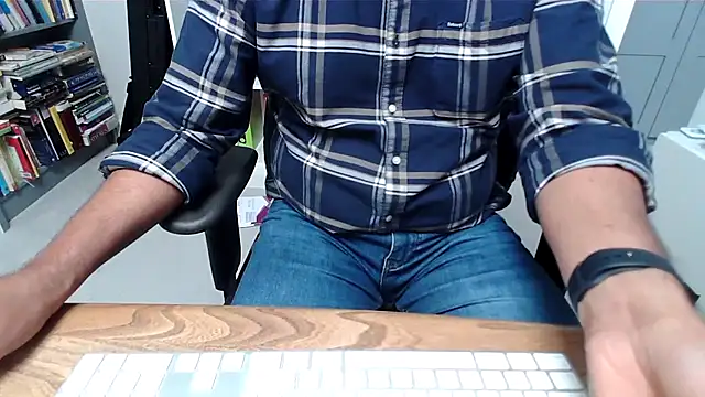 joe765193 online show from 05-17-26, 04:29