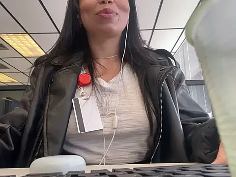 Snapshot of GrlAlice chatting on 09-19-25, 12:53 GrlAlice online show from 09-19-25, 12:53