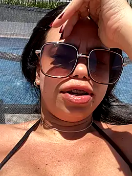 Snapshot of GrlAlice chatting on 11-12-25, 02:21 GrlAlice online show from 11-12-25, 02:21