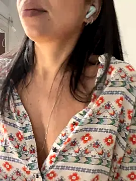 Snapshot of GrlAlice chatting on 10-10-25, 03:24 GrlAlice online show from 10-10-25, 03:24