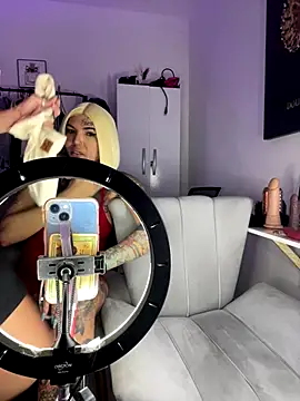 Snapshot of GrlAlice chatting on 11-05-25, 08:23 GrlAlice online show from 11-05-25, 08:23