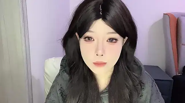 Snapshot of Q-ing chatting on 03-07-25, 04:00 Q-ing online show from 03-07-25, 04:00