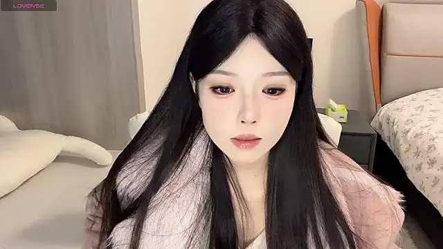 Snapshot of Q-ing chatting on 12-29-24, 06:49 Q-ing online show from 12-29-24, 06:49