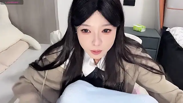 Snapshot of Q-ing chatting on 12-10-24, 05:44 Q-ing online show from 12-10-24, 05:44