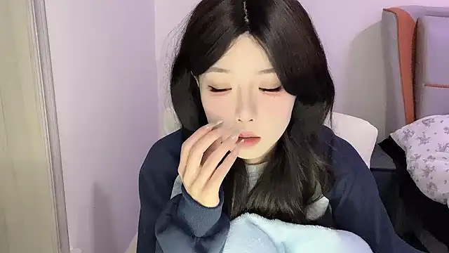 Snapshot of Q-ing chatting on 03-05-25, 09:38 Q-ing online show from 03-05-25, 09:38