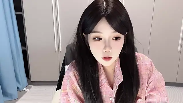 Snapshot of Q-ing chatting on 10-11-25, 02:07 Q-ing online show from 10-11-25, 02:07