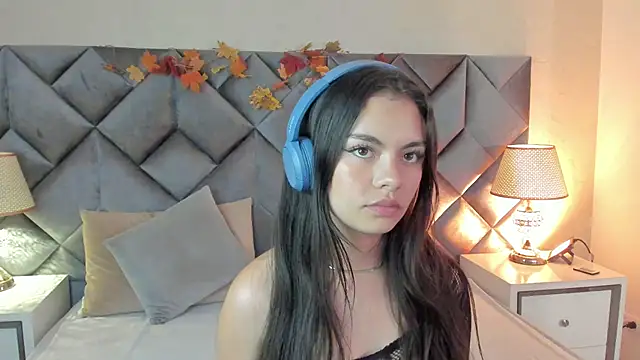 Luisa0110 online show from 10-11-25, 07:15