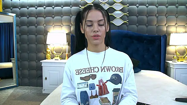 LeyaCass online show from 09-23-25, 04:30