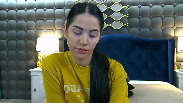 LeyaCass online show from 11-30-25, 03:40