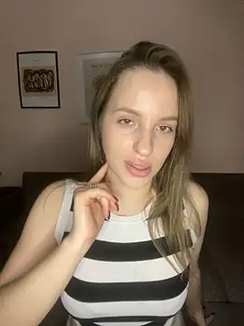 Snapshot of EdnaBradley chatting on 11-15-25, 05:50 EdnaBradley online show from 11-15-25, 05:50