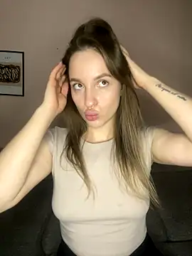 Snapshot of EdnaBradley chatting on 10-18-25, 02:41 EdnaBradley online show from 10-18-25, 02:41