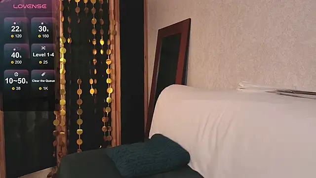 Nora Adamss online show from 12-16-25, 06:39