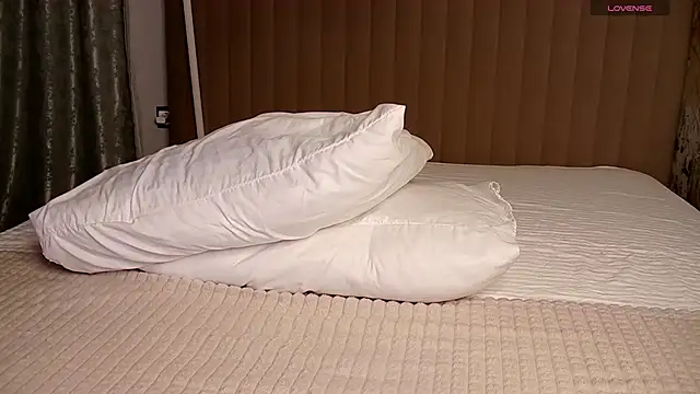 Ellaeternity online show from 02-28-26, 04:34