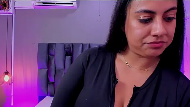 Snapshot of Xisu_ chatting on 02-06-25, 03:37 Xisu online show from 02-06-25, 03:37