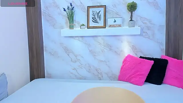 AmyBarton02 online show from 12-14-25, 06:13