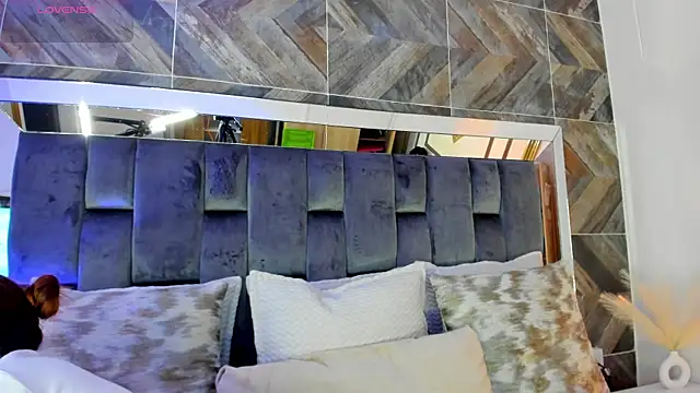 TaniaSmith1 online show from 11-30-25, 04:41