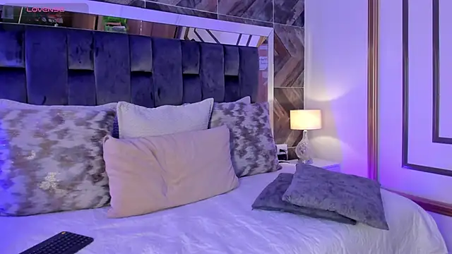 TaniaSmith1 online show from 10-31-25, 11:11