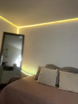 AmmyCollinsW online show from 10-04-25, 07:59