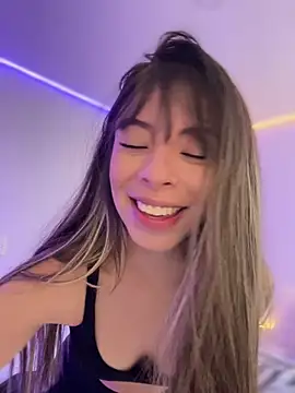 AmmyCollinsW online show from 12-19-25, 03:25