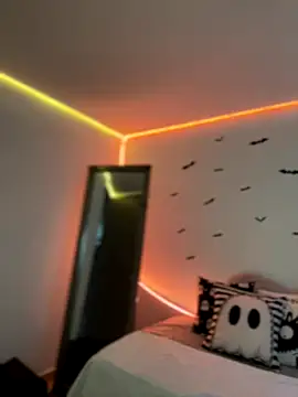 AmmyCollinsW online show from 10-21-25, 09:25