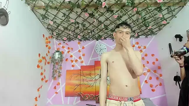 Snapshot of Fresahot2005 chatting on 03-10-25, 12:18 Fresahot2005 online show from 03-10-25, 12:18