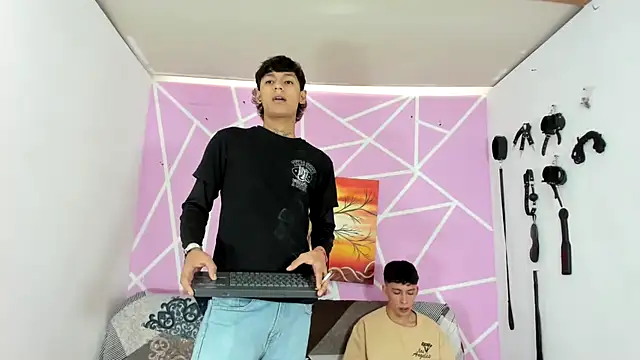 Snapshot of Fresahot2005 chatting on 01-27-25, 07:13 Fresahot2005 online show from 01-27-25, 07:13