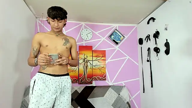 Snapshot of Fresahot2005 chatting on 02-04-25, 10:13 Fresahot2005 online show from 02-04-25, 10:13