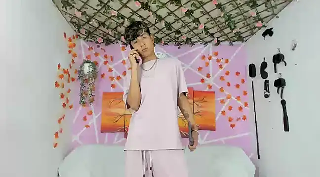 Snapshot of Fresahot2005 chatting on 03-09-25, 12:00 Fresahot2005 online show from 03-09-25, 12:00