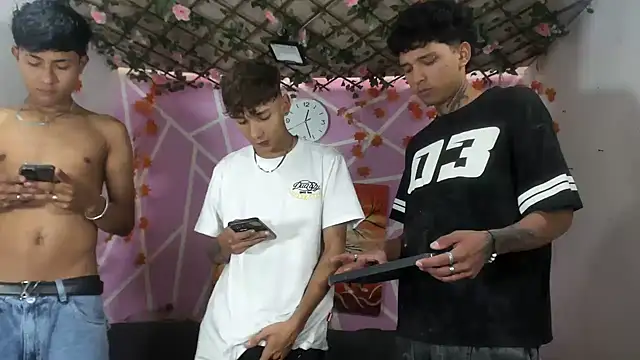 Snapshot of Fresahot2005 chatting on 11-03-25, 03:04 Fresahot2005 online show from 11-03-25, 03:04