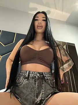 amirahylerr online show from 12-15-24, 08:04