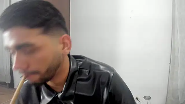 Snapshot of Dante_Damare chatting on 02-15-25, 04:36 Dante Damare online show from 02-15-25, 04:36